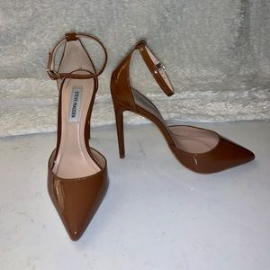 Steve Madden Alisha Pointed Toe Pump in size 7.5 worn once! 4.25” heel.